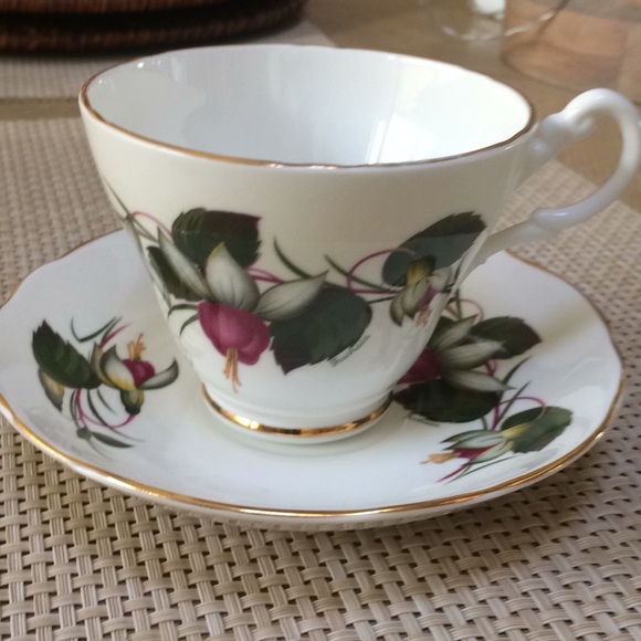 Roya Stuart Other - Royal Stuart fine bone china cup